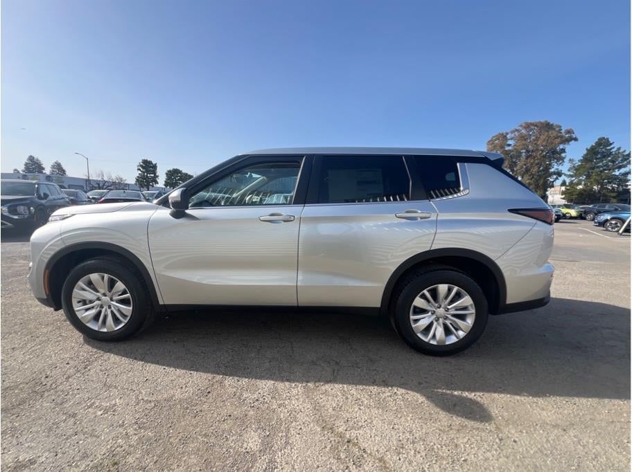 2026 Mitsubishi Outlander ES