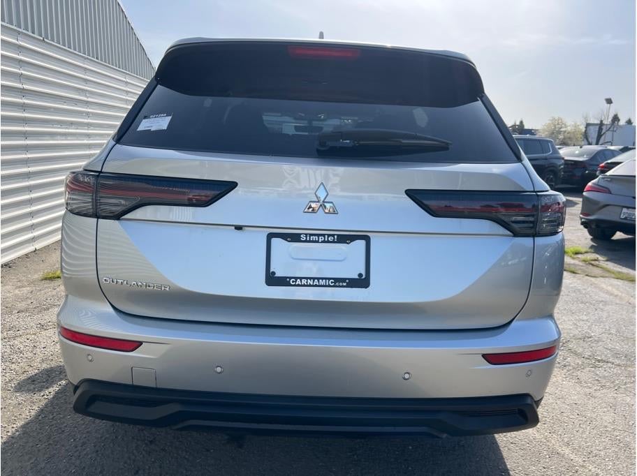 2026 Mitsubishi Outlander ES