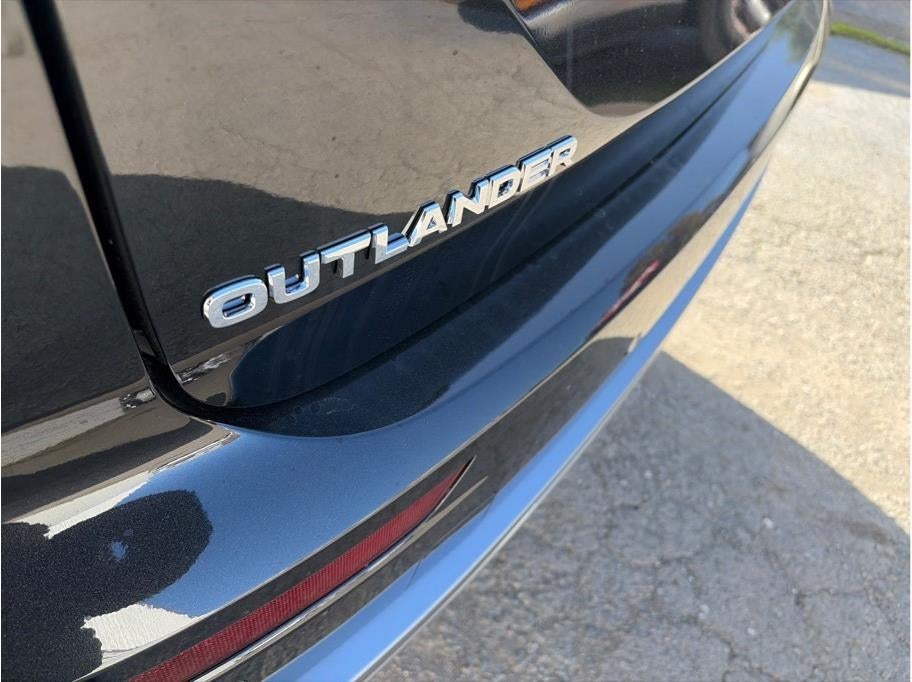 2025 Mitsubishi Outlander SE Sport Utility 4D