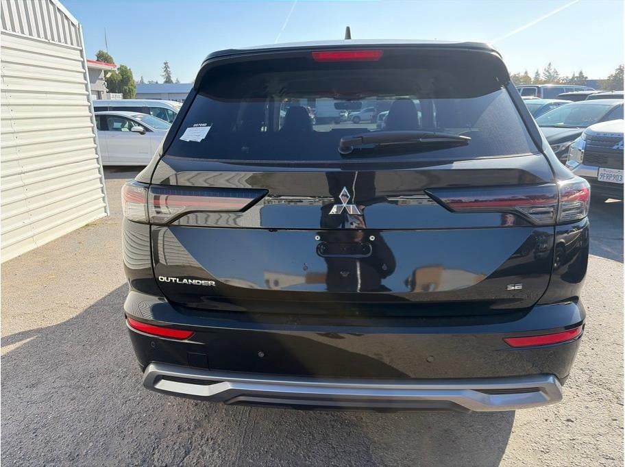2025 Mitsubishi Outlander SE Sport Utility 4D