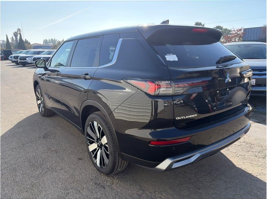 2025 Mitsubishi Outlander SE Sport Utility 4D