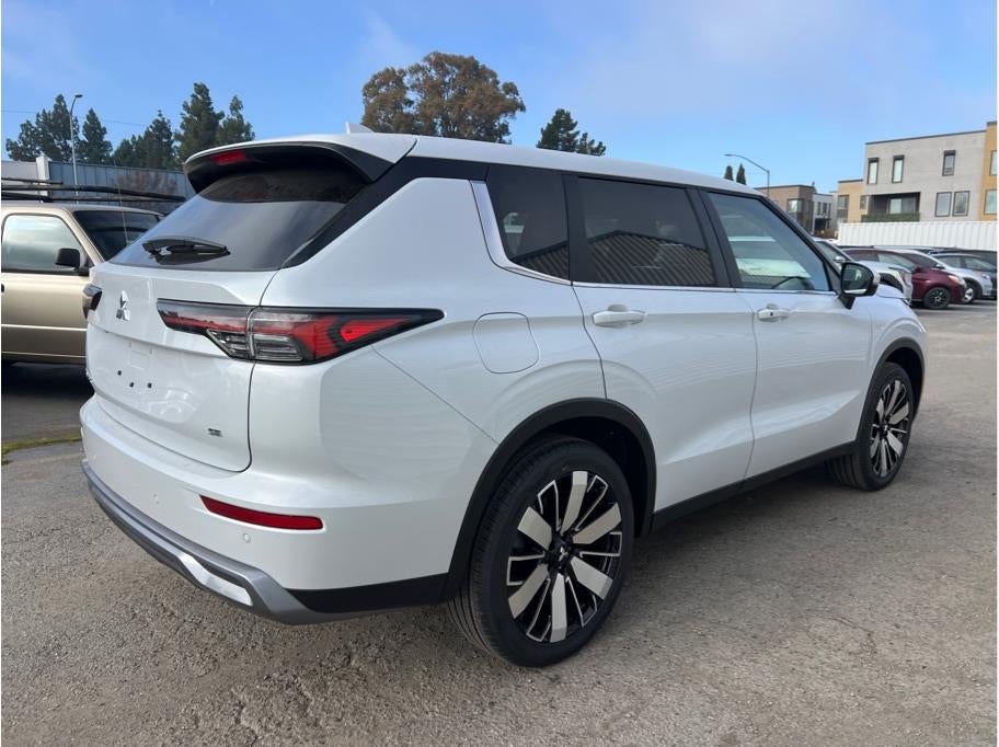 2026 Mitsubishi Outlander SE