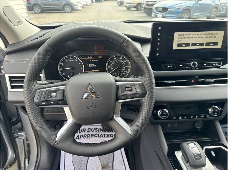 2026 Mitsubishi Outlander SE