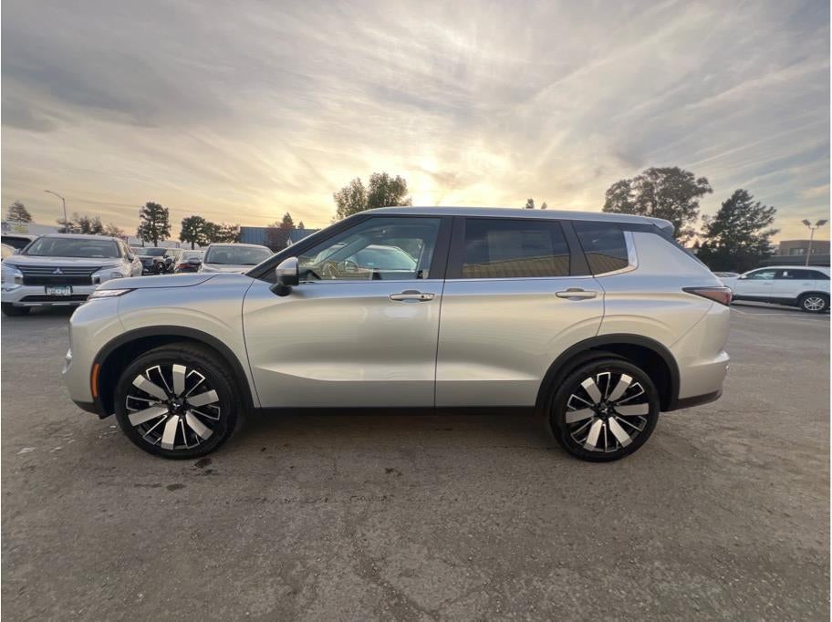 2025 Mitsubishi Outlander SE