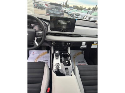 2025 Mitsubishi Outlander SE