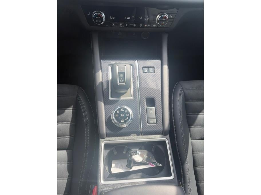 2025 Mitsubishi Outlander PHEV SE