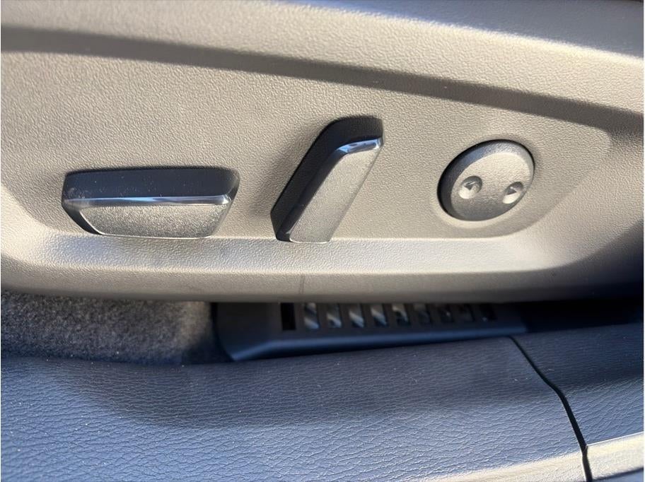 2025 Mitsubishi Outlander PHEV SE Tech Package