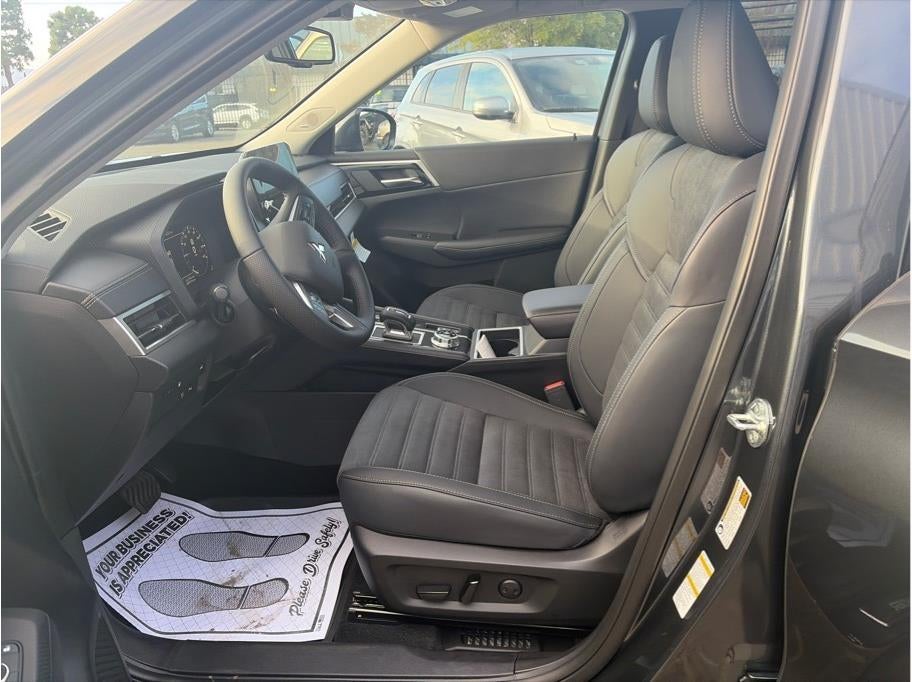 2025 Mitsubishi Outlander PHEV SE Tech Package