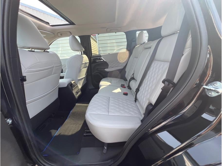 2025 Mitsubishi Outlander PHEV SEL