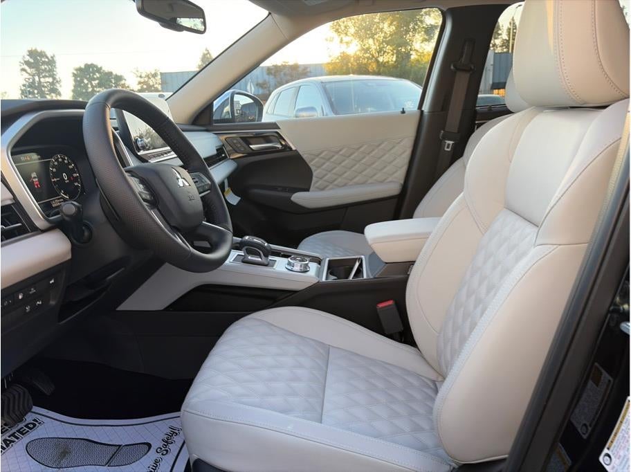 2025 Mitsubishi Outlander PHEV SEL