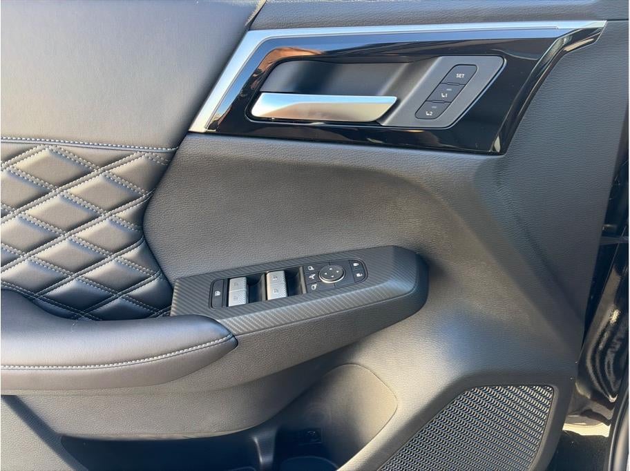 2025 Mitsubishi Outlander PHEV SEL