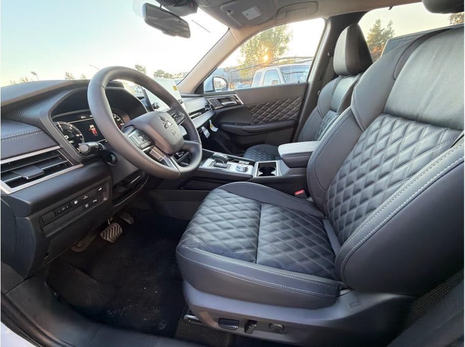 2025 Mitsubishi Outlander PHEV SEL