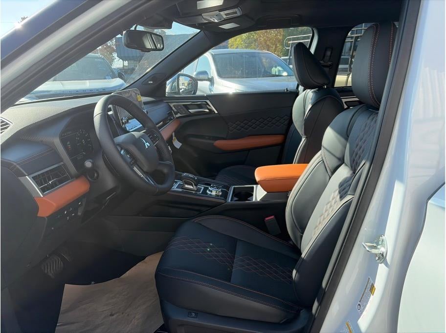 2025 Mitsubishi Outlander PHEV SEL Premium Package