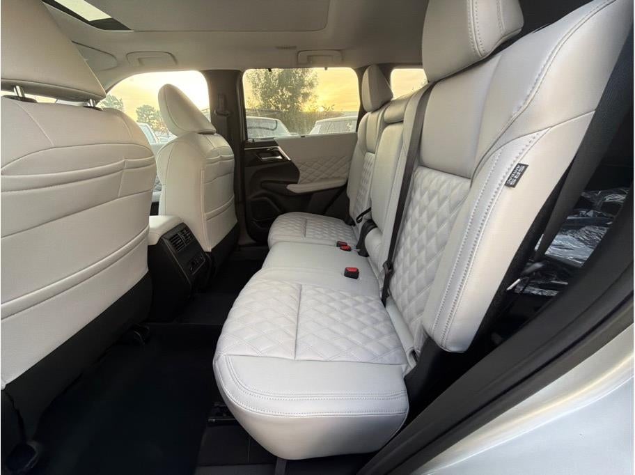 2025 Mitsubishi Outlander PHEV SEL