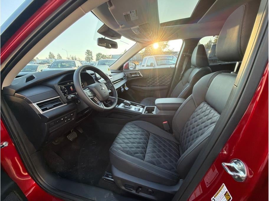 2025 Mitsubishi Outlander PHEV SEL