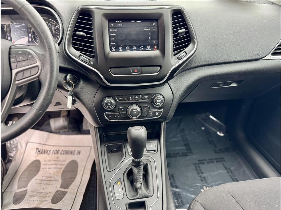 2019 Jeep Cherokee Latitude Sport Utility 4D