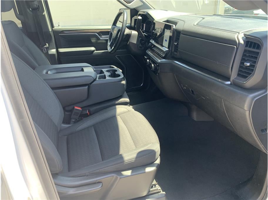 2025 Chevrolet Silverado 1500 Crew Cab LT Pickup 4D 5 3/4 ft