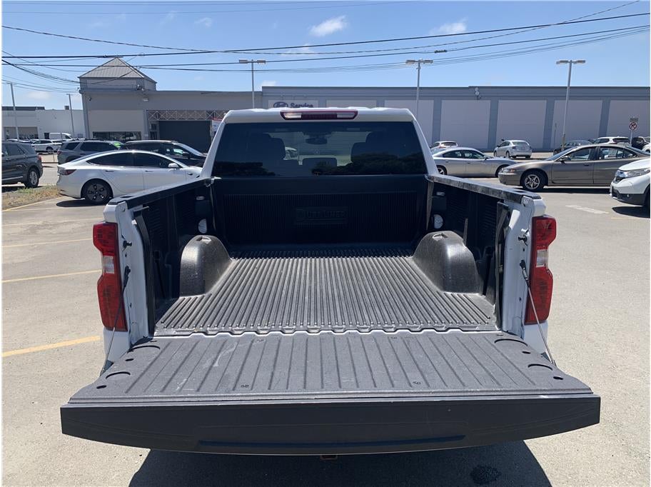 2025 Chevrolet Silverado 1500 Crew Cab LT Pickup 4D 5 3/4 ft