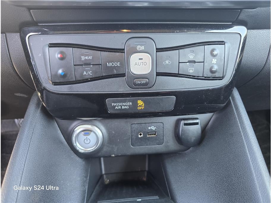 2018 Nissan LEAF SV Hatchback 4D