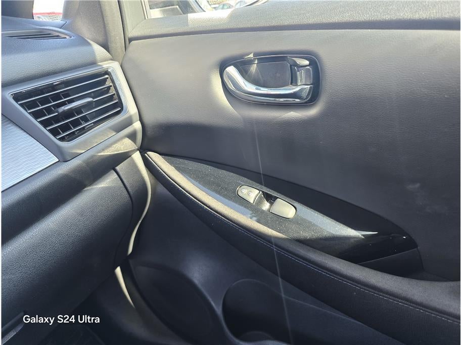 2018 Nissan LEAF SV Hatchback 4D