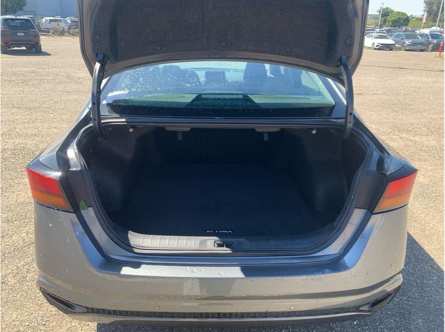 2025 Nissan Altima 2.5 SV Sedan 4D
