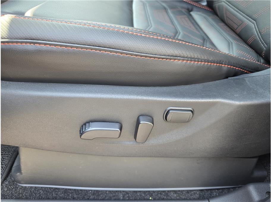 2025 Nissan Frontier Crew Cab PRO-4X Pickup 4D 5 ft