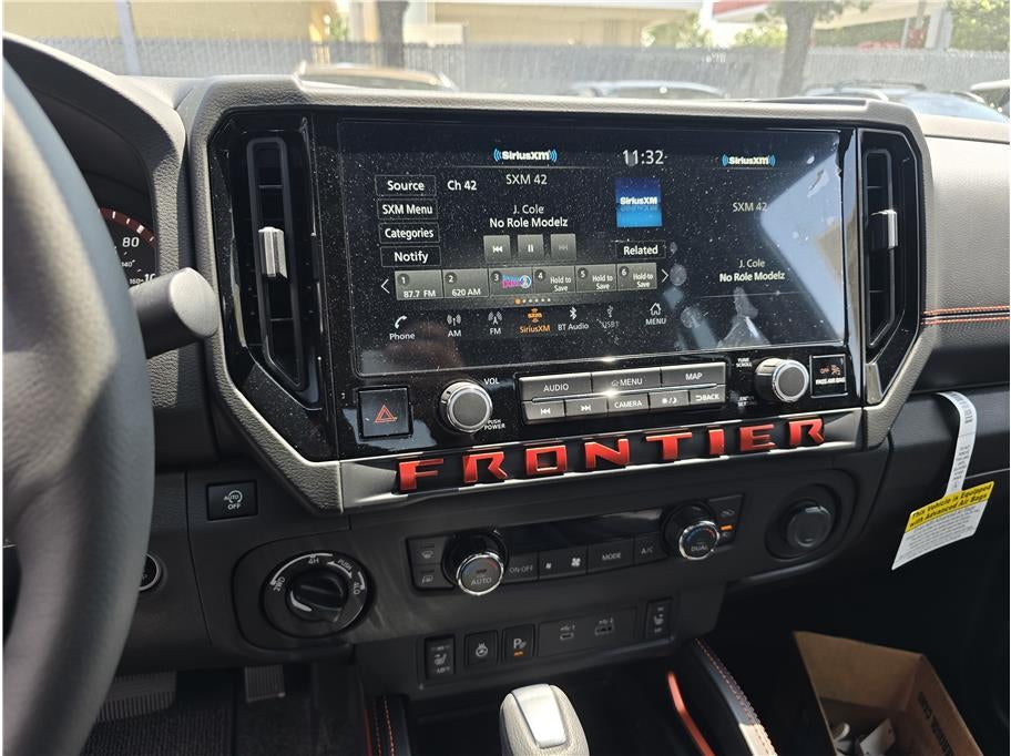 2025 Nissan Frontier Crew Cab PRO-4X Pickup 4D 5 ft