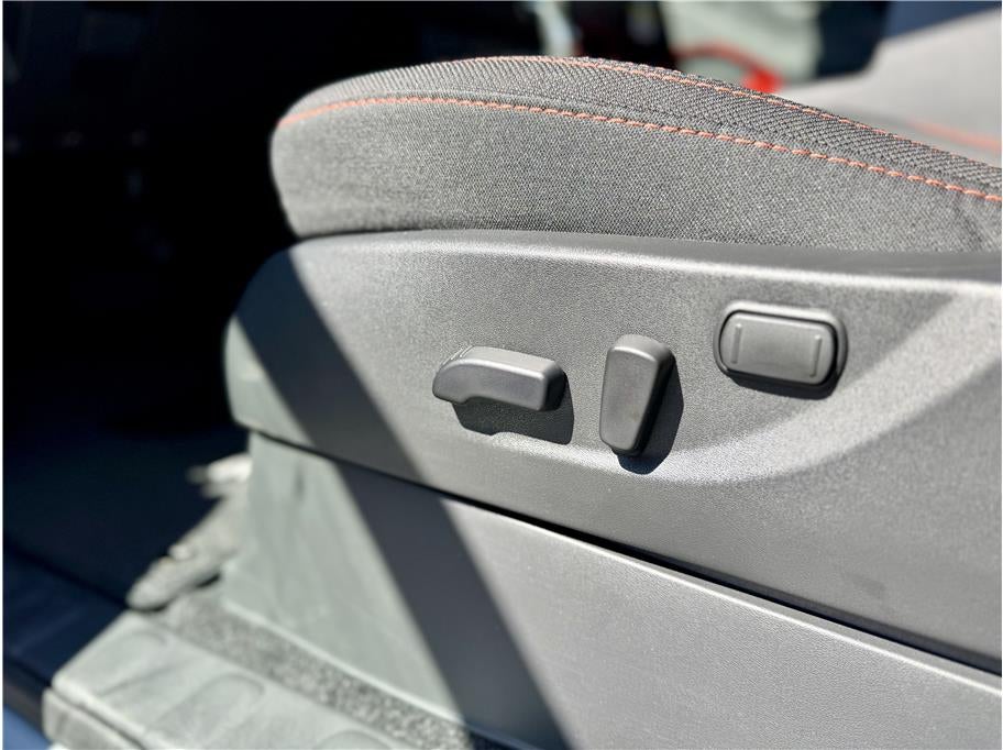 2025 Nissan Frontier Crew Cab PRO-4X Pickup 4D 5 ft