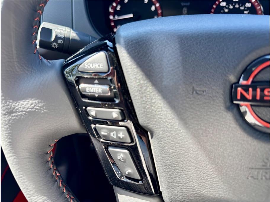 2025 Nissan Frontier Crew Cab PRO-4X Pickup 4D 5 ft