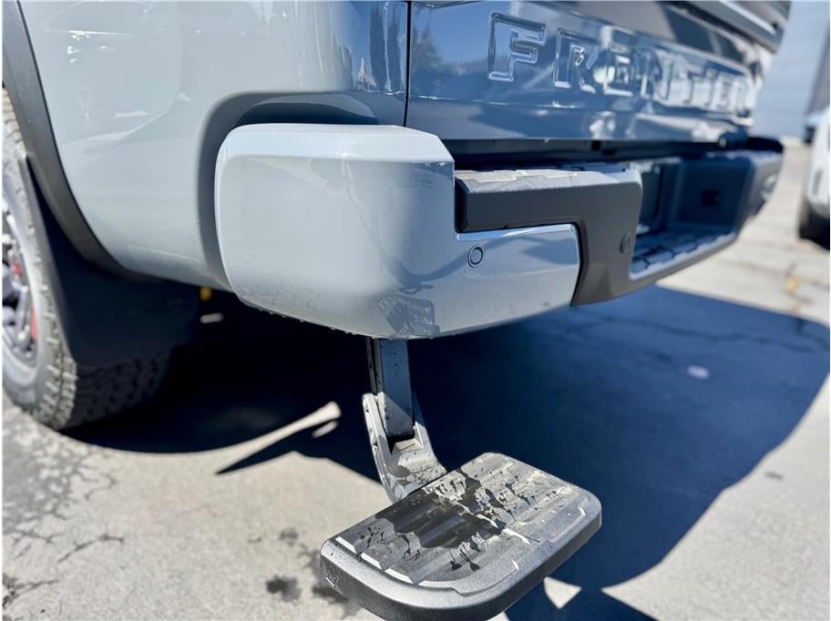 2025 Nissan Frontier Crew Cab PRO-4X Pickup 4D 5 ft