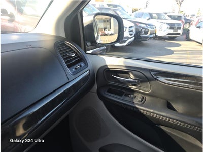 2017 Dodge Grand Caravan Passenger SE Minivan 4D