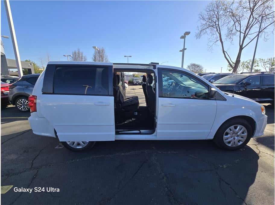 2017 Dodge Grand Caravan Passenger SE Minivan 4D