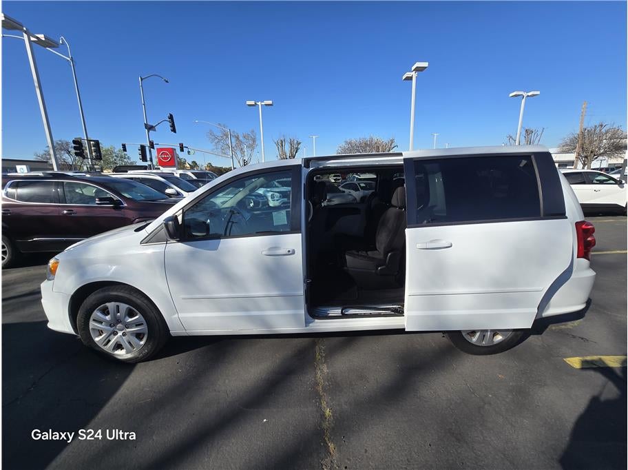 2017 Dodge Grand Caravan Passenger SE Minivan 4D