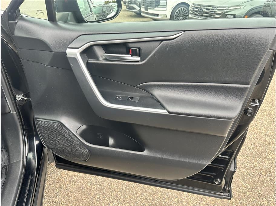 2020 Toyota RAV4 XLE Sport Utility 4D