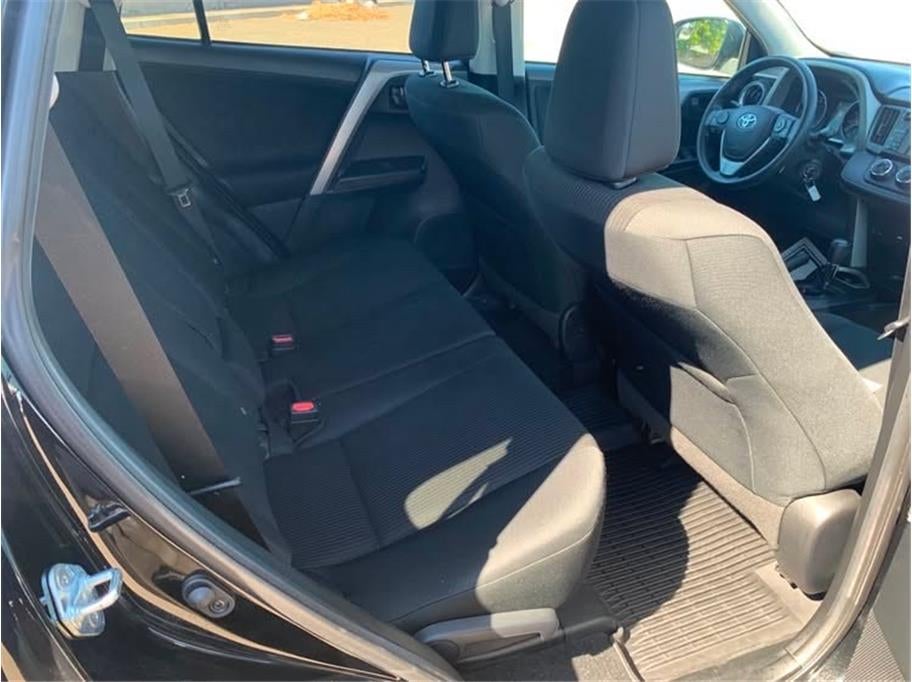 2018 Toyota RAV4 LE Sport Utility 4D