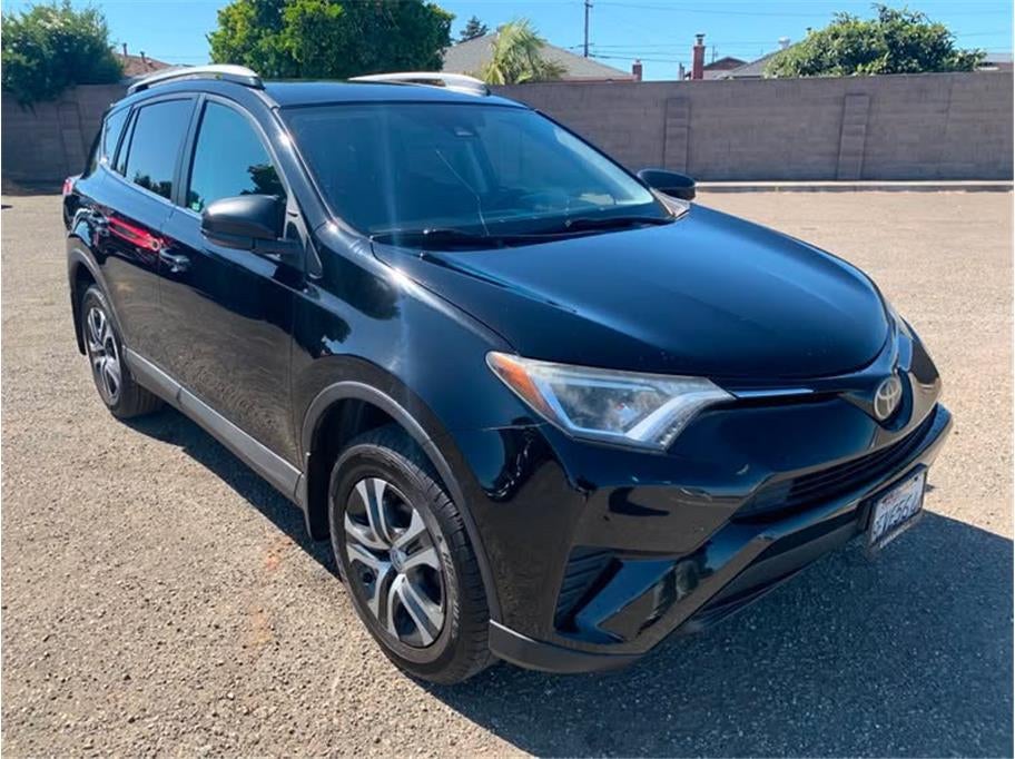 2018 Toyota RAV4 LE Sport Utility 4D