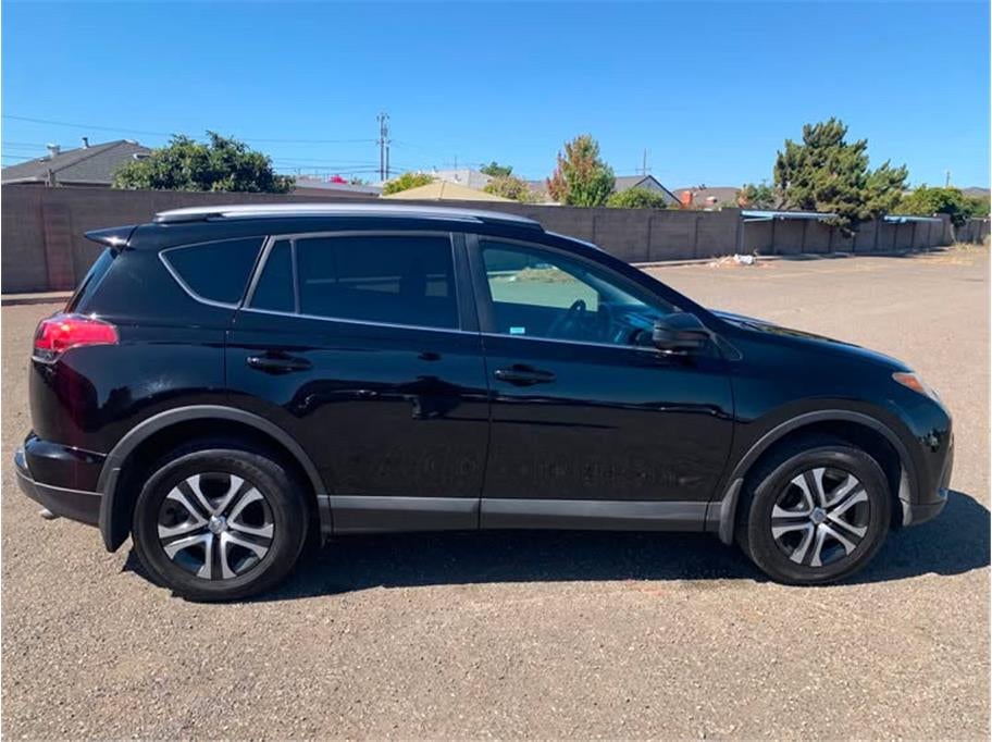 2018 Toyota RAV4 LE Sport Utility 4D