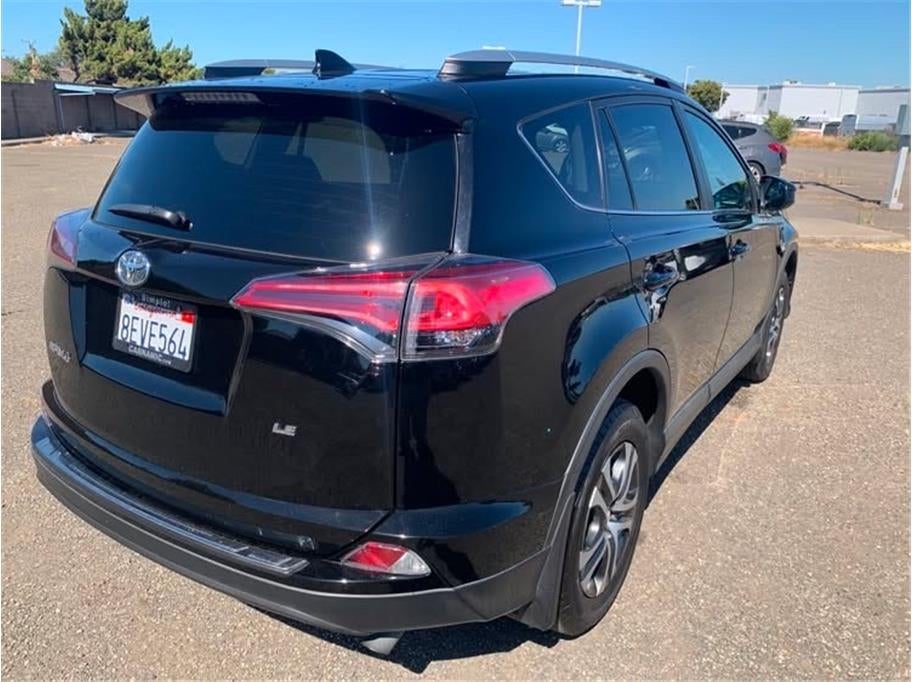 2018 Toyota RAV4 LE Sport Utility 4D