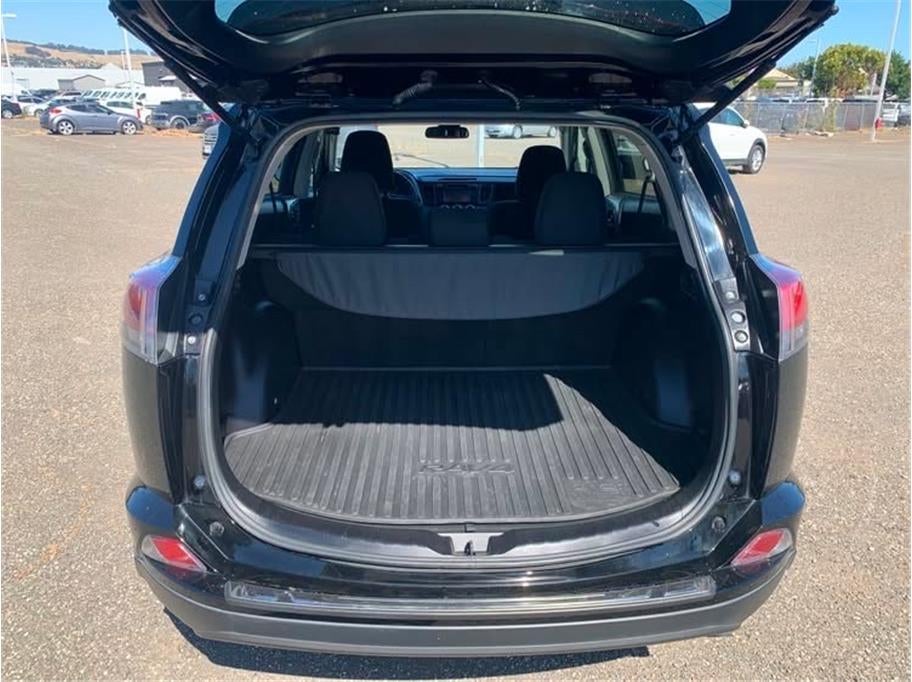 2018 Toyota RAV4 LE Sport Utility 4D