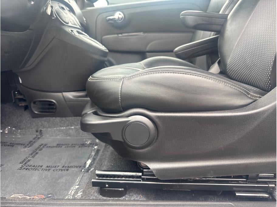 2019 FIAT 500e Hatchback 2D