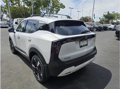 2025 Nissan Kicks SR