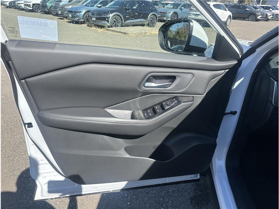 2026 Nissan Rogue SV Sport Utility 4D