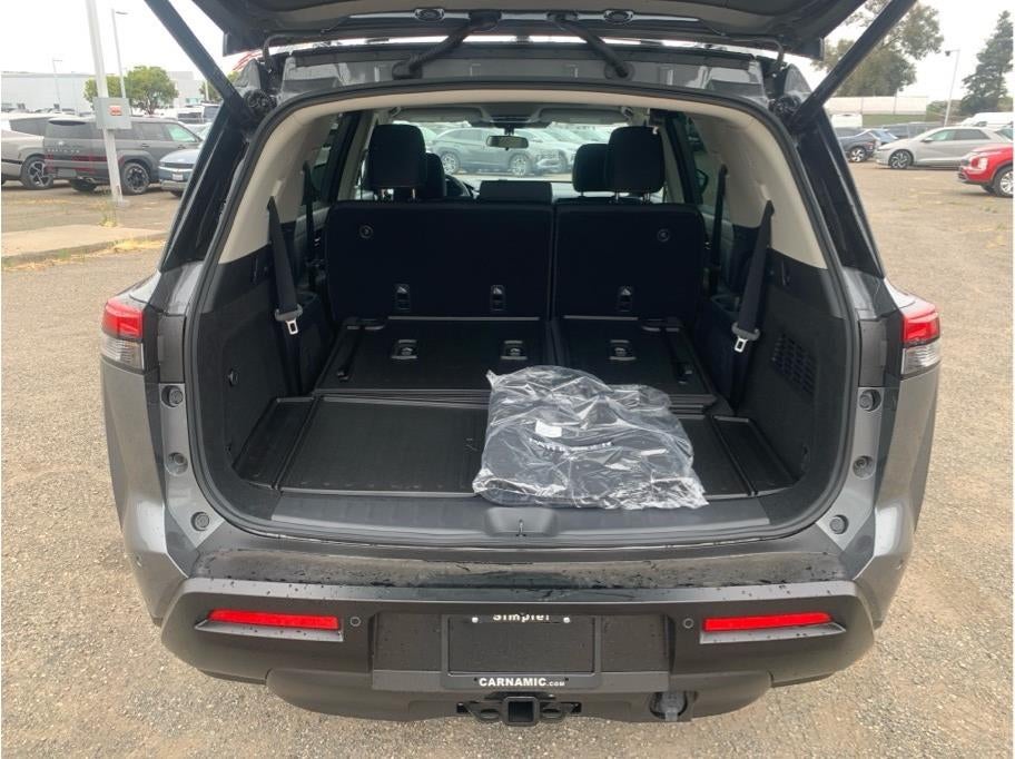 2026 Nissan Pathfinder SV Sport Utility 4D