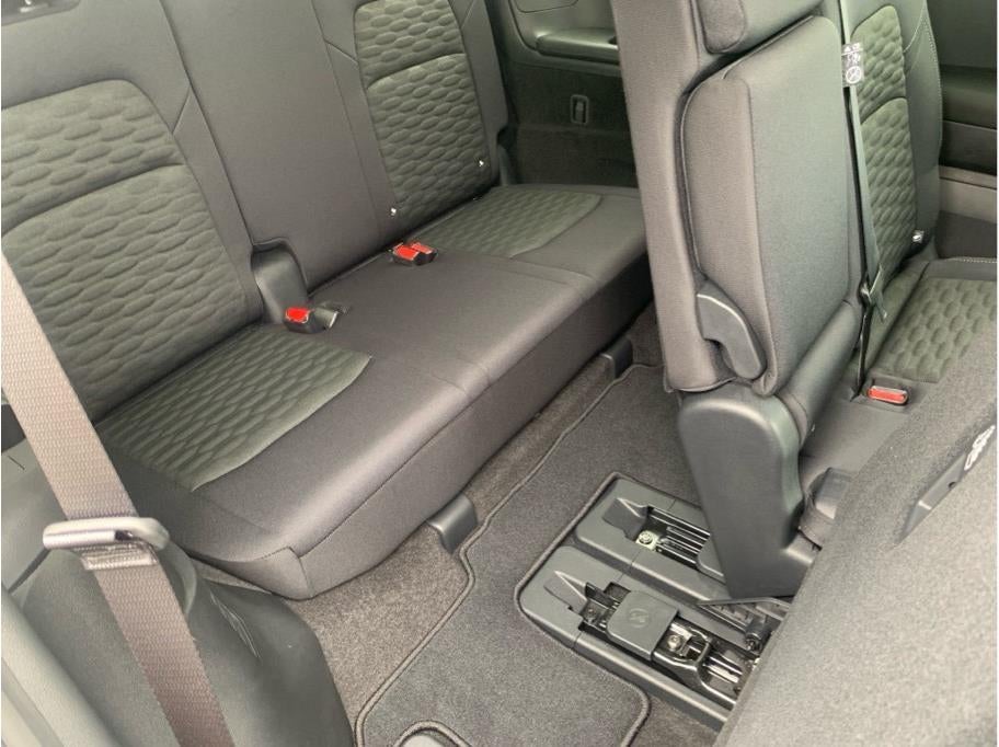 2026 Nissan Pathfinder SV Sport Utility 4D