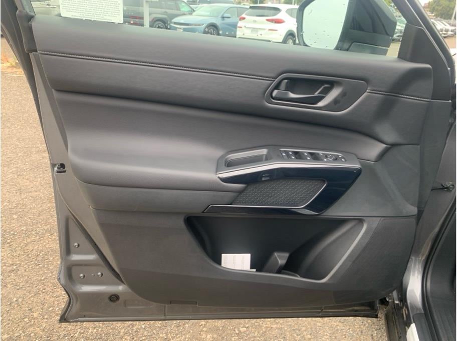 2026 Nissan Pathfinder SV Sport Utility 4D