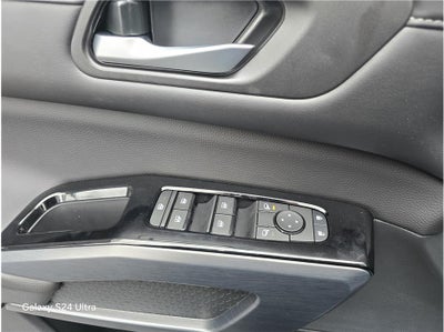 2025 Nissan Pathfinder SL Sport Utility 4D