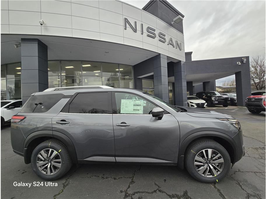 2025 Nissan Pathfinder SL Sport Utility 4D