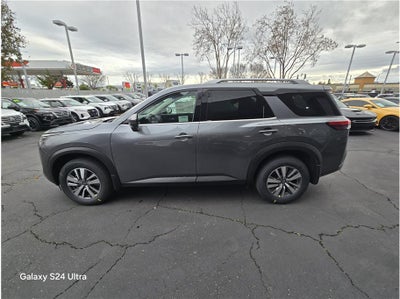 2025 Nissan Pathfinder SL Sport Utility 4D