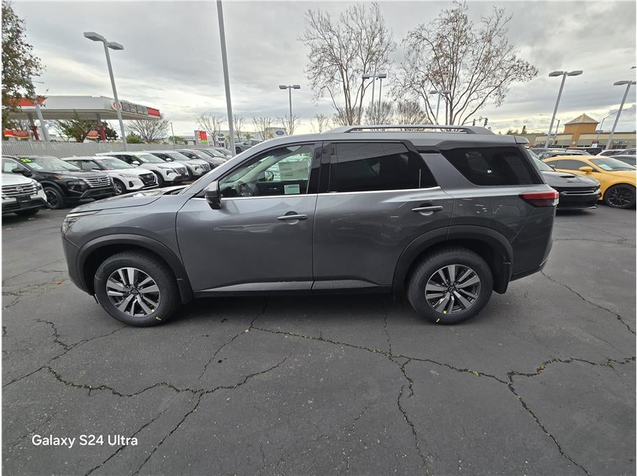 2025 Nissan Pathfinder SL Sport Utility 4D
