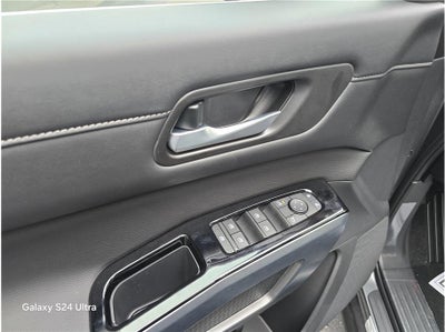 2025 Nissan Pathfinder SL Sport Utility 4D